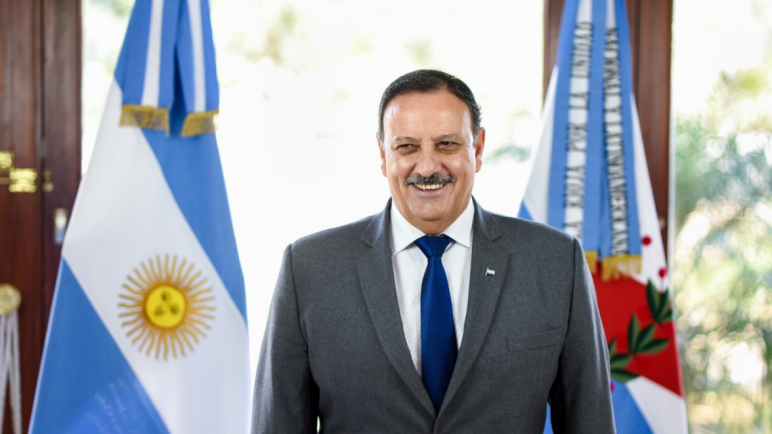 El gobernador de La Rioja otorgó un aumento extraordinario a estatales en medio de la puja con Milei